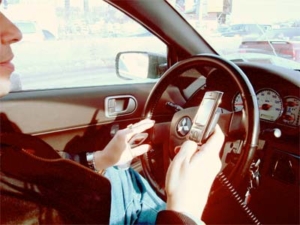 phone-use-in-car